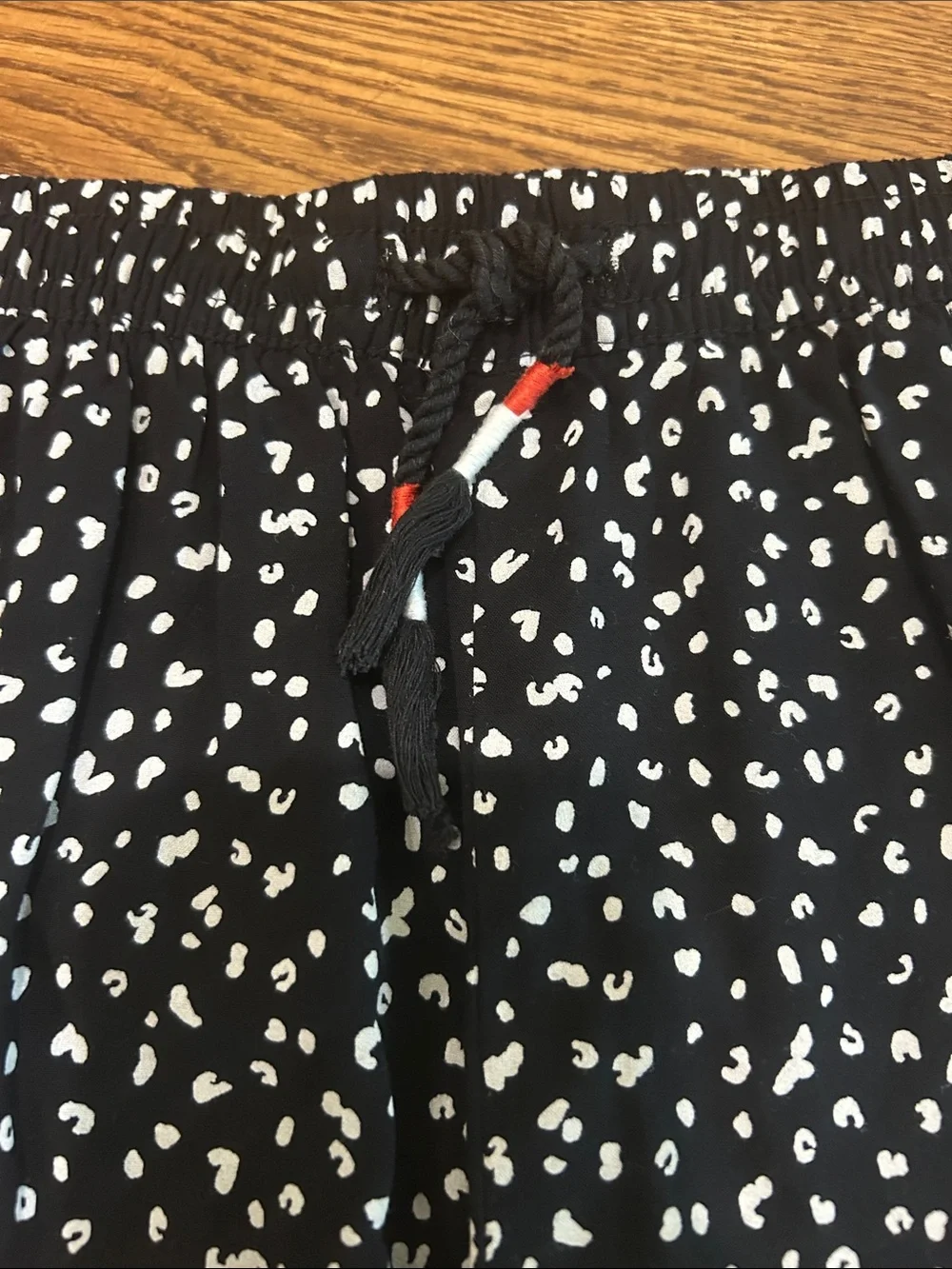 Old Navy Black and White Dot Ruffle-Hem High-Waist Shorts. Excellent Condition